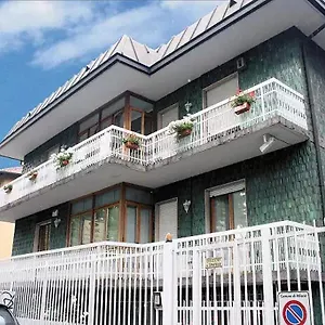 https://villamelchiorre-1.italymilanhotels.net