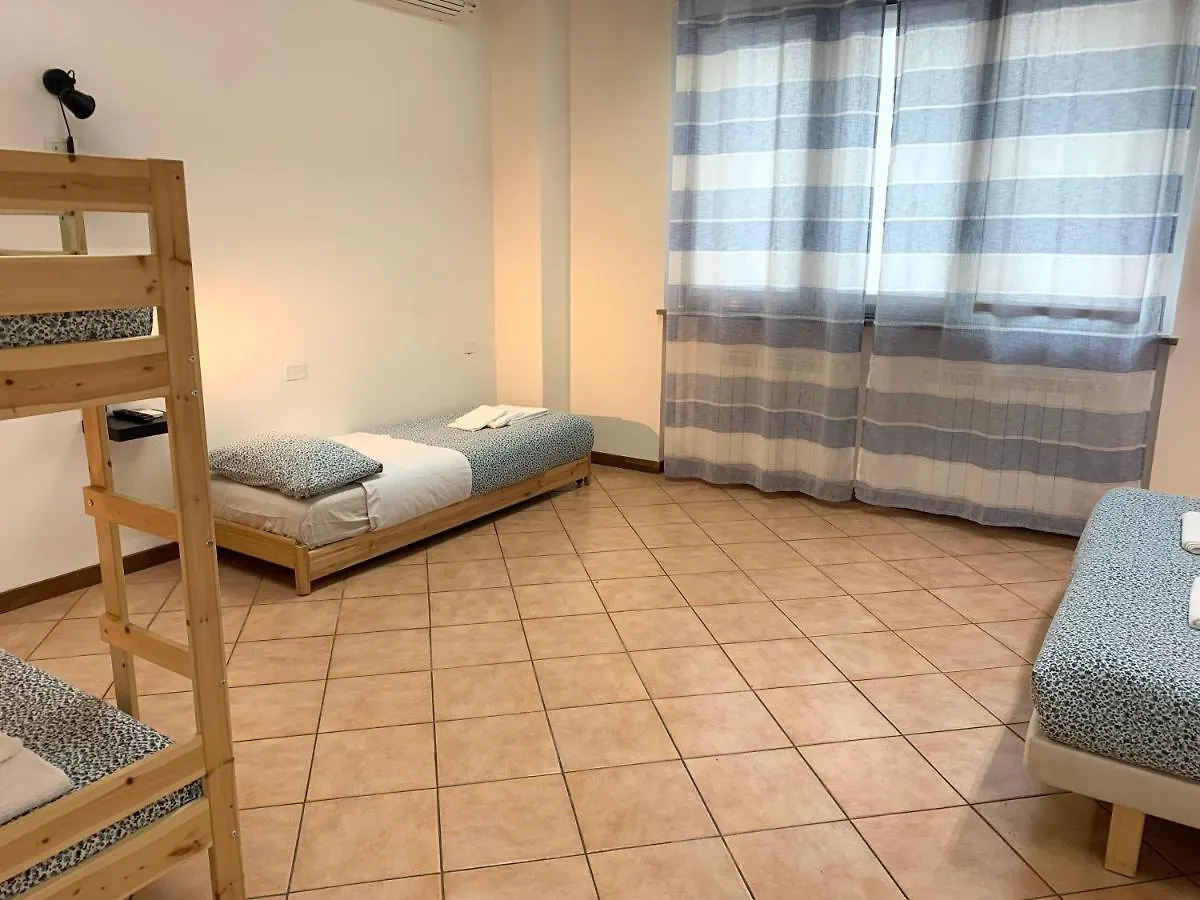 הוסטל מילאנו Cascina Bellaria 0*,